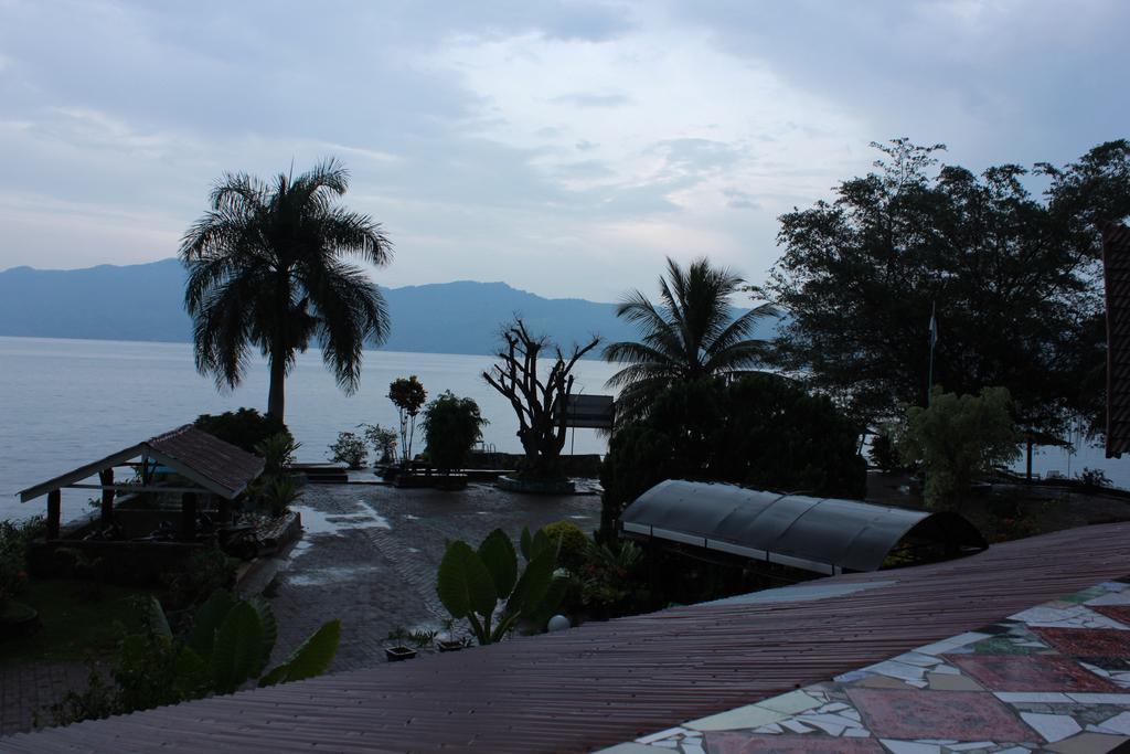 Ambaroba Resort Hotel Tuk Tuk Dış mekan fotoğraf