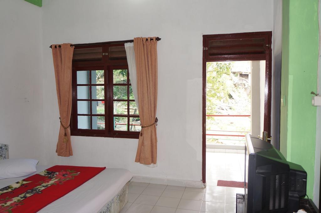 Ambaroba Resort Hotel Tuk Tuk Oda fotoğraf