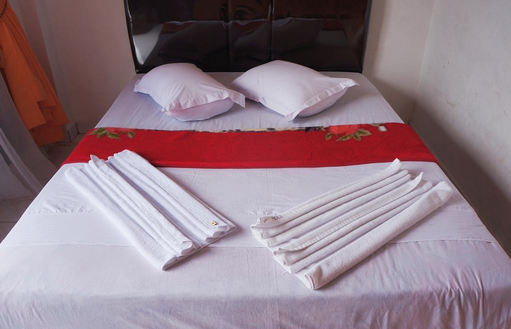 Ambaroba Resort Hotel Tuk Tuk Oda fotoğraf